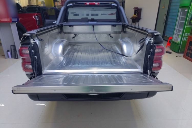 Used Great Wall King Kong Poer 2022 2.0T Manual Diesel Two-Wheel Drive Elite Version with Long Bed GW4D20M Trunk