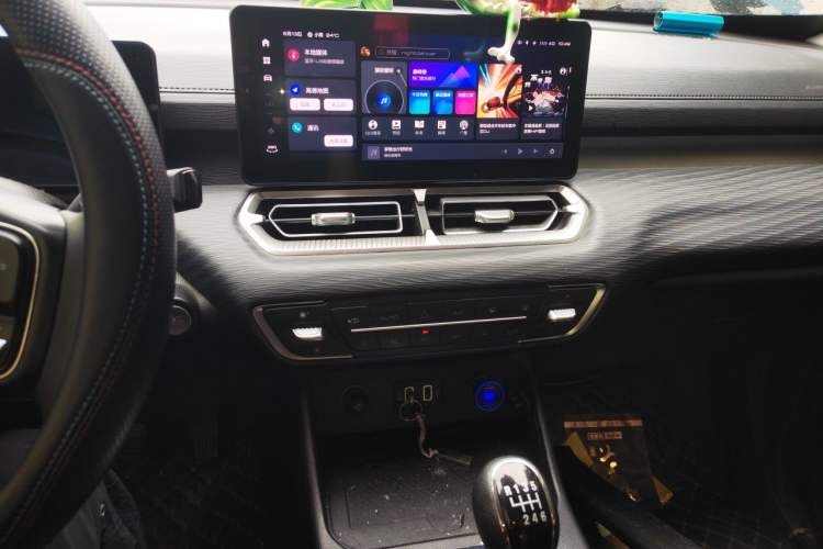 Used Great Wall King Kong Poer 2022 2.0T Manual Gasoline 4x4 Navigation Version with Long Bed – GW4C20B Audio And AC Panel