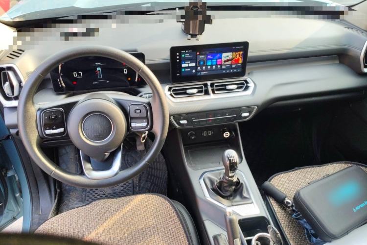 Used Great Wall King Kong Poer 2022 2.0T Manual Diesel 4x4 Elite Long-Box Version GW4D20M Center Console