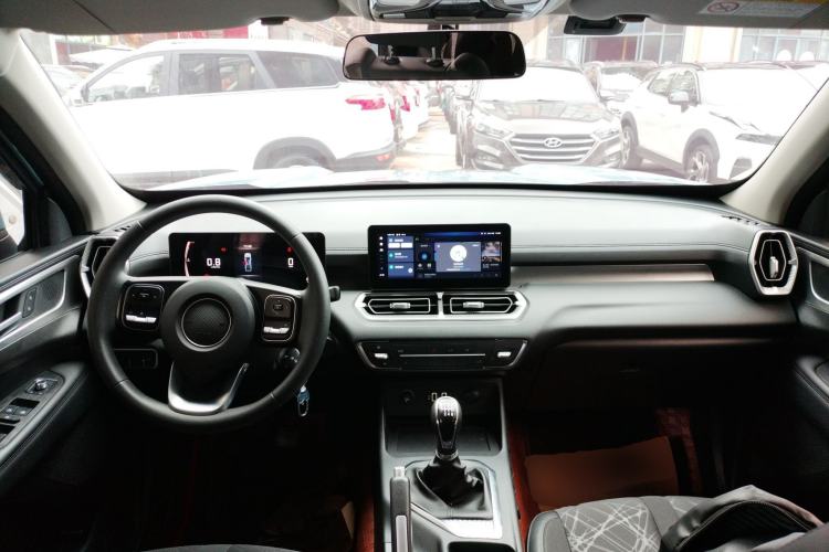 Used Great Wall King Kong Poer 2022 2.0T Manual Diesel Two-Wheel Drive Elite Version with Long Bed GW4D20M Center Console
