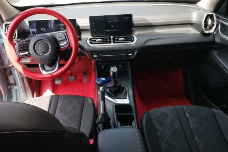 Used Great Wall King Kong Poer 2022 2.0T Manual Diesel 4x4 Elite Long-Box Version GW4D20M Center Console