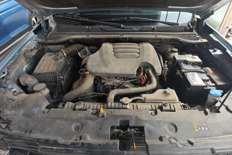 Used Great Wall King Kong Poer 2022 2.0T Manual Diesel Two-Wheel Drive Elite Version with Long Bed GW4D20M Engine Bay