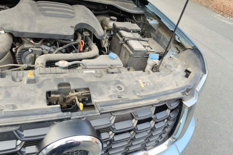 Used Great Wall King Kong Poer 2022 2.0T Manual Diesel 4x4 Elite Long-Box Version GW4D20M Engine Bay Left