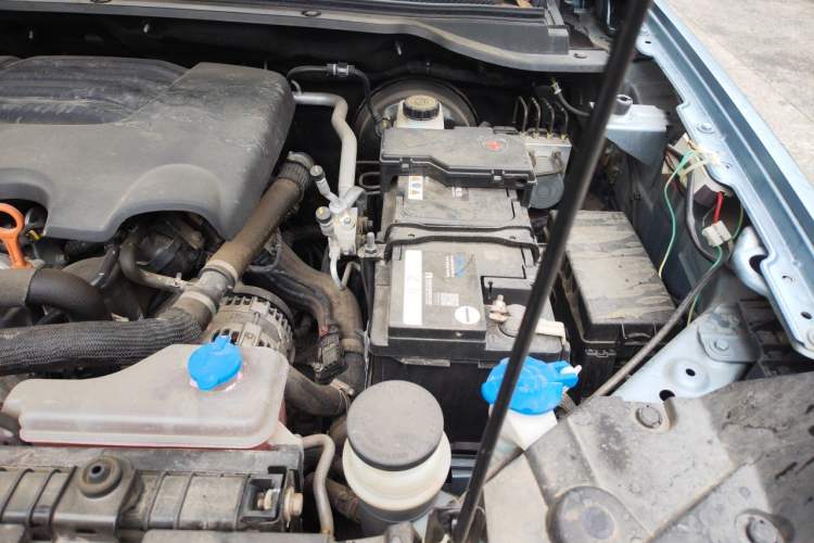 Used Great Wall King Kong Poer 2022 2.0T Manual Gasoline 4x4 Navigation Version with Long Bed – GW4C20B Engine Bay Left