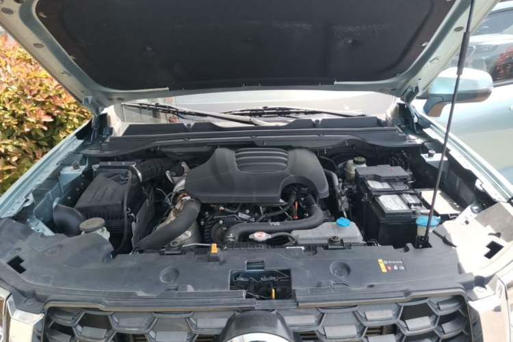 Used Great Wall King Kong Poer 2022 2.0T Manual Diesel 4x4 Elite Long-Box Version GW4D20M Engine Bay