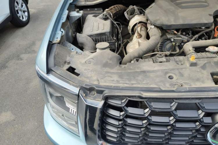 Used Great Wall King Kong Poer 2022 2.0T Manual Diesel 4x4 Elite Long-Box Version GW4D20M Engine Bay Right