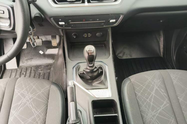 Used Great Wall King Kong Poer 2022 2.0T Manual Diesel Two-Wheel Drive Elite Version Long Bed Flatbed – GW4D20M Gear Lever