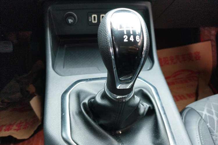Used Great Wall King Kong Poer 2022 2.0T Manual Diesel Two-Wheel Drive Elite Version with Long Bed GW4D20M Gear Lever