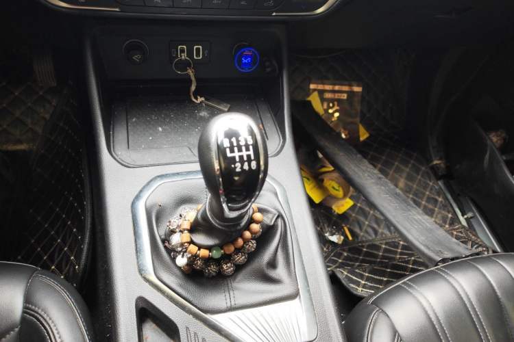Used Great Wall King Kong Poer 2022 2.0T Manual Gasoline 4x4 Navigation Version with Long Bed – GW4C20B Gear Lever