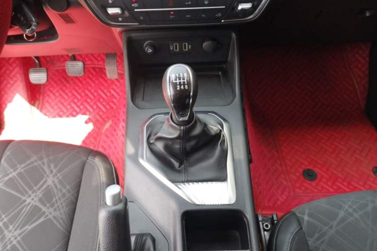 Used Great Wall King Kong Poer 2022 2.0T Manual Diesel 4x4 Elite Long-Box Version GW4D20M Gear Lever