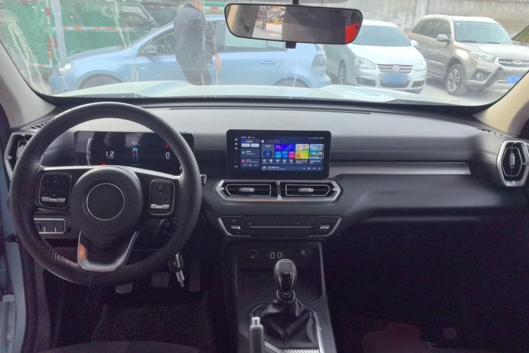 Used Great Wall King Kong Poer 2022 2.0T Manual Gasoline Two-Wheel-Drive Elite Version with Long Bed – GW4C20B Interior 2