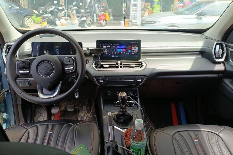 Used Great Wall King Kong Poer 2022 2.0T Manual Diesel Two-Wheel Drive Elite Version Long Bed Flatbed – GW4D20M Interior 2