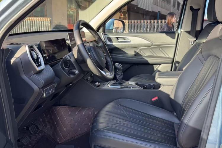 Used Great Wall King Kong Poer 2022 2.0T Manual Diesel 4x4 Navigation Version Standard Cab GW4D20M Interior 2