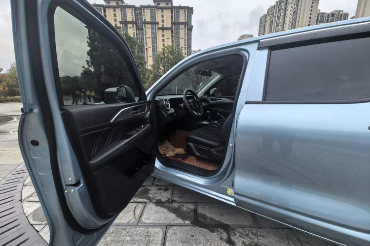 Used Great Wall King Kong Poer 2022 2.0T Manual Diesel Two-Wheel Drive Elite Version with Long Bed GW4D20M Interior 2