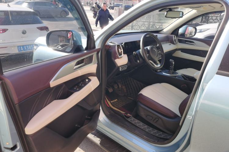 Used Great Wall King Kong Poer 2022 2.0T Manual Gasoline 4x4 Navigation Version with Long Bed – GW4C20B Interior 3