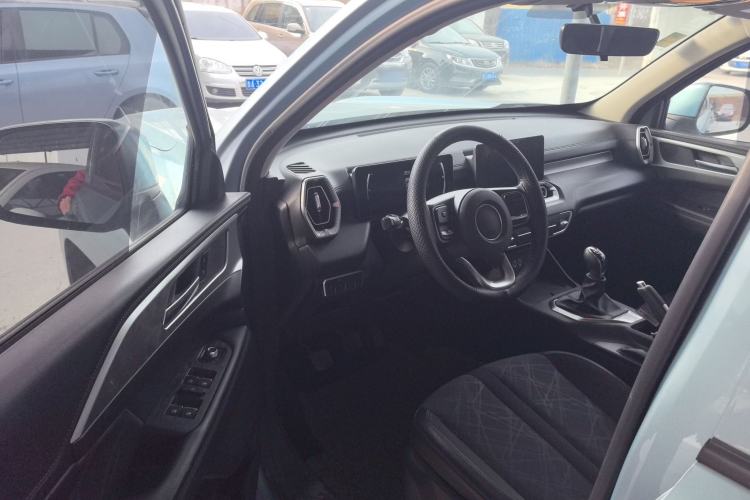 Used Great Wall King Kong Poer 2022 2.0T Manual Gasoline Two-Wheel-Drive Elite Version with Long Bed – GW4C20B Interior 3