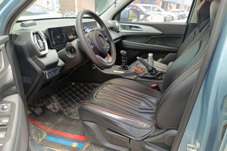 Used Great Wall King Kong Poer 2022 2.0T Manual Diesel Two-Wheel Drive Elite Version Long Bed Flatbed – GW4D20M Interior 3