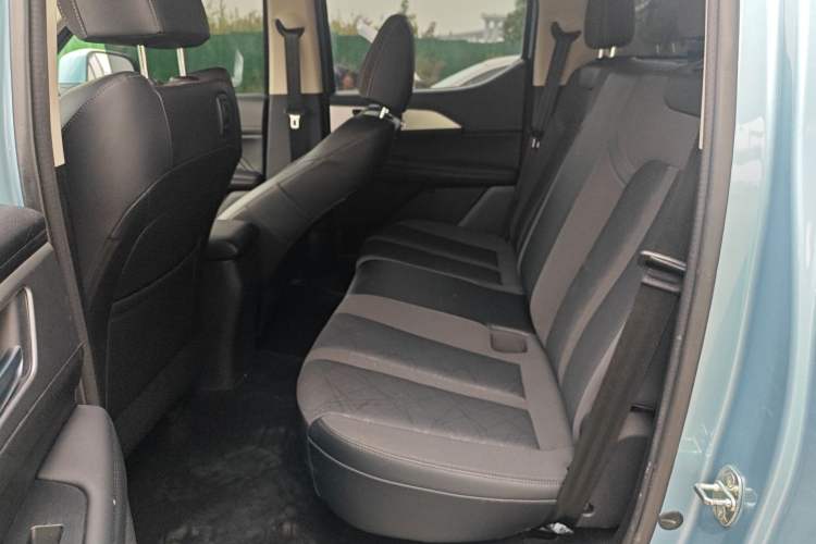 Used Great Wall King Kong Poer 2022 2.0T Manual Diesel Two-Wheel Drive Entrepreneurial Version Long Box Flat Bed – GW4D20M Interior 4