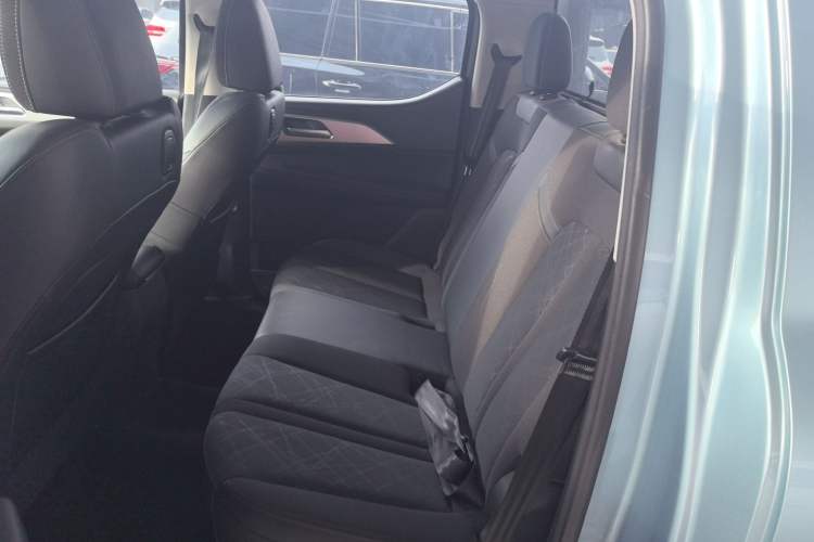 Used Great Wall King Kong Poer 2022 2.0T Manual Gasoline Two-Wheel-Drive Elite Version with Long Bed – GW4C20B Interior 4