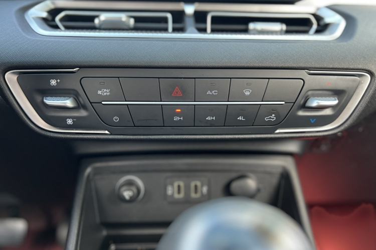 Used Great Wall King Kong Poer 2022 2.0T Manual Diesel 4x4 Elite Long-Box Version GW4D20M Interior 4