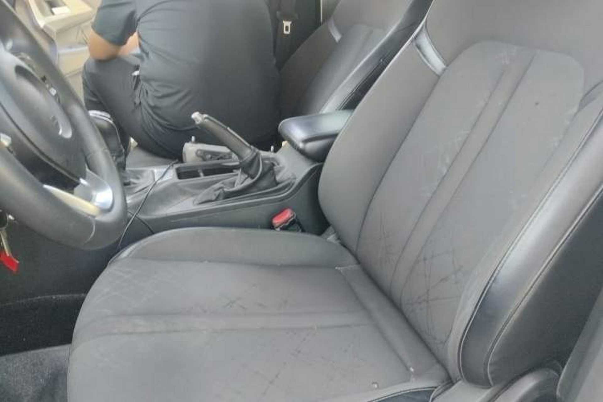 Used Great Wall King Kong Poer 2022 2.0T Manual Diesel 4x4 Elite Long-Box Version GW4D20M Left Front Seat