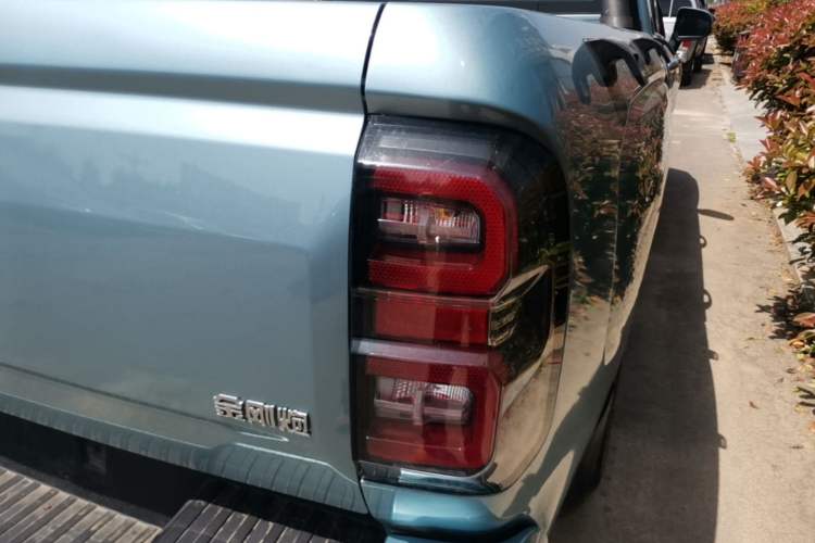 Used Great Wall King Kong Poer 2022 2.0T Manual Diesel 4x4 Elite Long-Box Version GW4D20M Right Rear Taillight