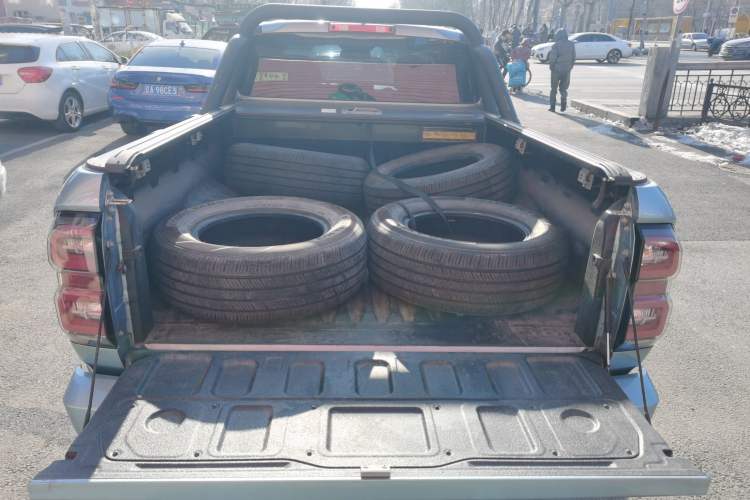 Used Great Wall King Kong Poer 2022 2.0T Manual Gasoline 4x4 Navigation Version with Long Bed – GW4C20B Trunk
