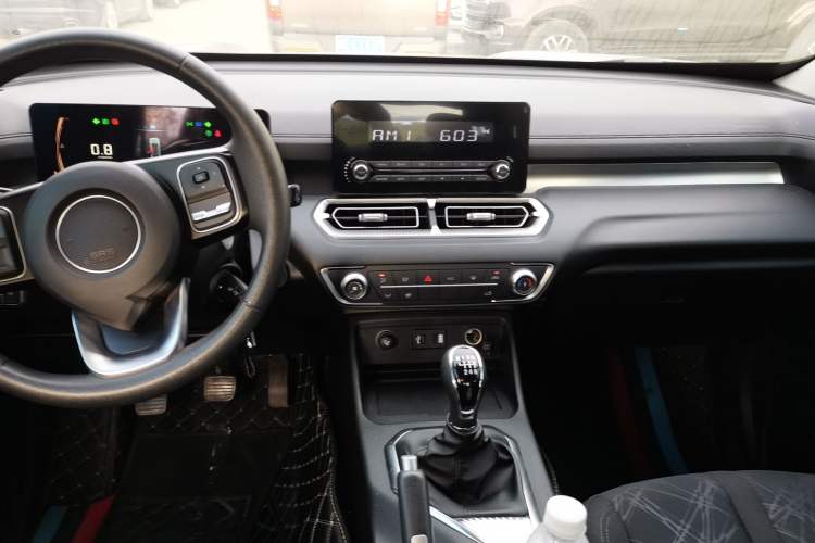 Used Great Wall King Kong Poer 2022 2.0T Manual Diesel Two-Wheel Drive Entrepreneurial Version Long Box Flat Bed – GW4D20M Audio And AC Panel