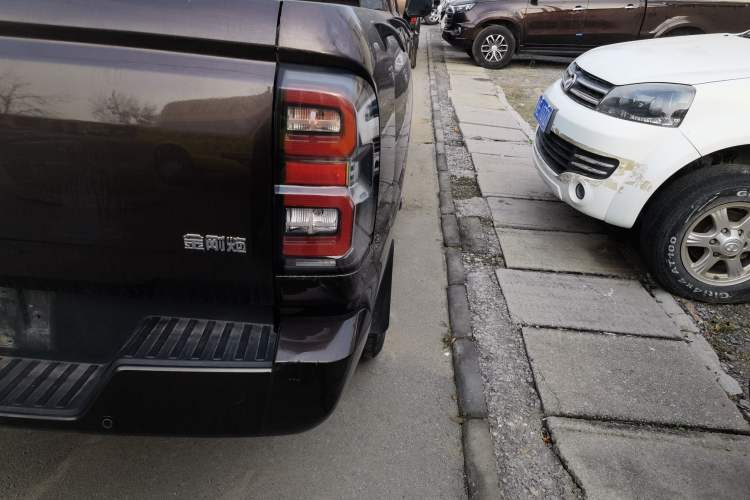 Used Great Wall King Kong Poer 2022 2.0T Manual Diesel Two-Wheel Drive Entrepreneurial Version Long Box Flat Bed – GW4D20M Exterior 6