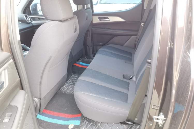 Used Great Wall King Kong Poer 2022 2.0T Manual Diesel Two-Wheel Drive Entrepreneurial Version Long Box Flat Bed – GW4D20M Interior 4