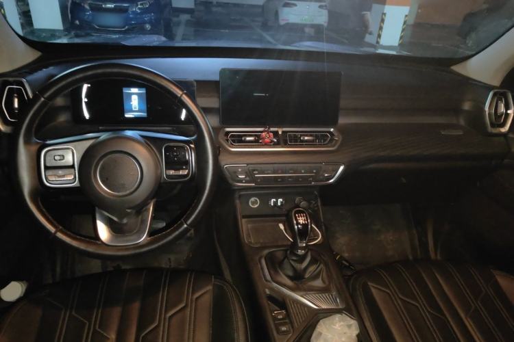 Used Great Wall King Kong Poer 2022 2.0T Manual Diesel 4x4 Navigation Version Long Bed GW4D20M Center Console