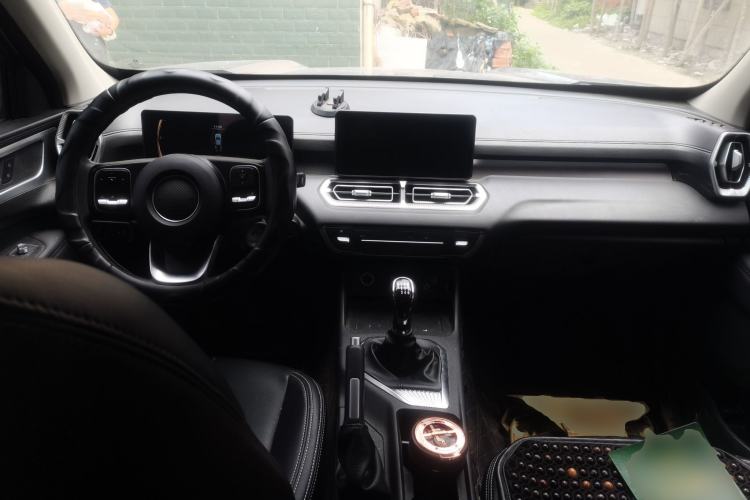 Used Great Wall King Kong Poer 2022 2.0T Manual Gasoline Two-Wheel-Drive Elite Version with Long Bed – GW4C20B Center Console