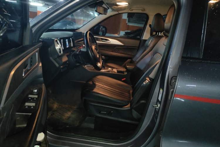 Used Great Wall King Kong Poer 2022 2.0T Manual Diesel 4x4 Navigation Version Long Bed GW4D20M Driver Seat