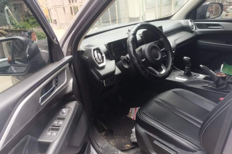 Used Great Wall King Kong Poer 2022 2.0T Manual Gasoline Two-Wheel-Drive Elite Version with Long Bed – GW4C20B Driver Seat