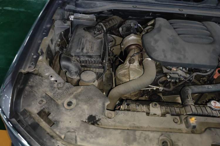 Used Great Wall King Kong Poer 2022 2.0T Manual Diesel 4x4 Navigation Version Long Bed GW4D20M Engine Bay Right