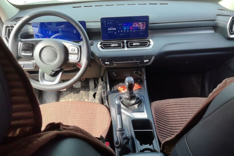 Used Great Wall King Kong Poer 2022 2.0T Manual Gasoline Two-Wheel-Drive Elite Version with Long Bed – GW4C20B Interior 2