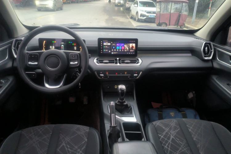 Used Great Wall King Kong Poer 2022 2.0T Manual Diesel Two-Wheel Drive Elite Version with Long Bed GW4D20M Interior 2