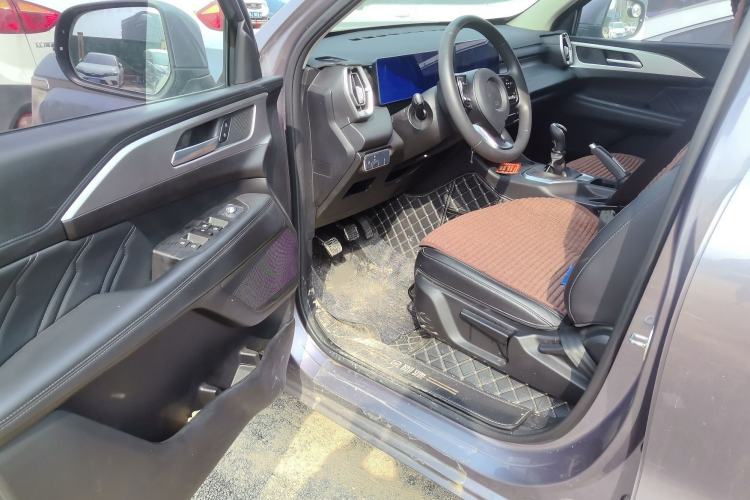 Used Great Wall King Kong Poer 2022 2.0T Manual Gasoline Two-Wheel-Drive Elite Version with Long Bed – GW4C20B Interior 3