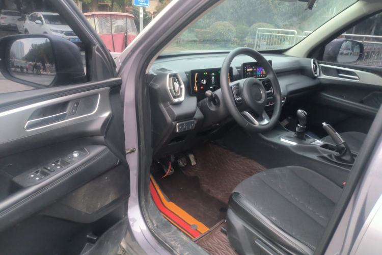 Used Great Wall King Kong Poer 2022 2.0T Manual Diesel Two-Wheel Drive Elite Version with Long Bed GW4D20M Interior 3