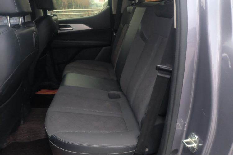 Used Great Wall King Kong Poer 2022 2.0T Manual Diesel Two-Wheel Drive Elite Version with Long Bed GW4D20M Interior 4