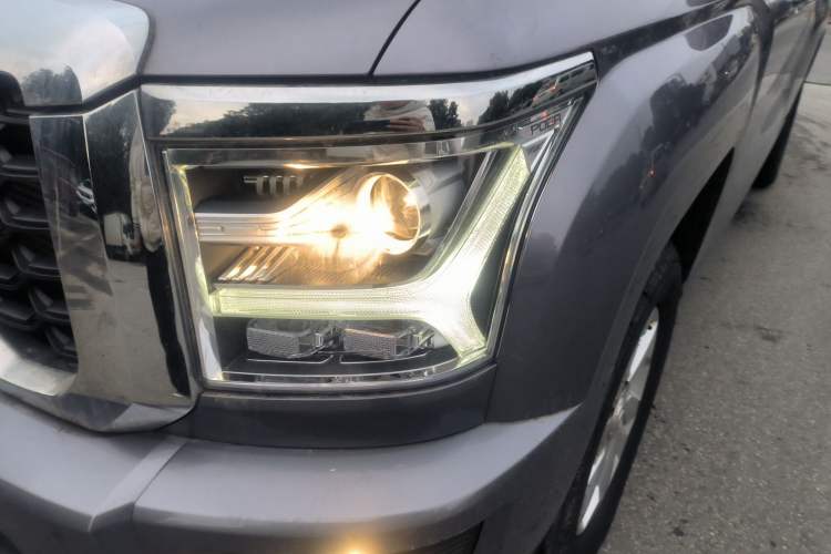 Used Great Wall King Kong Poer 2022 2.0T Manual Diesel Two-Wheel Drive Elite Version with Long Bed GW4D20M Left Front Headlight