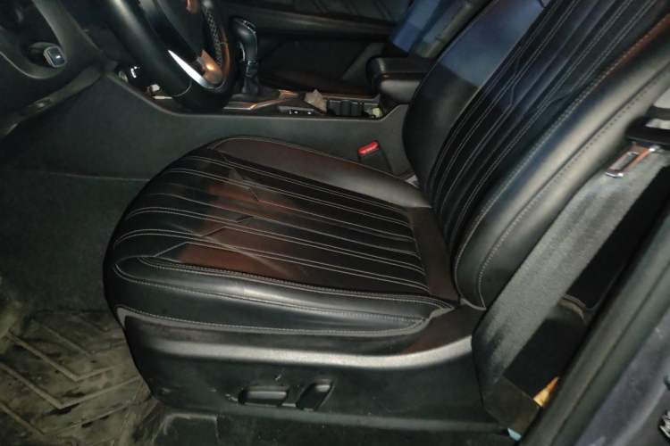 Used Great Wall King Kong Poer 2022 2.0T Manual Diesel 4x4 Navigation Version Long Bed GW4D20M Left Front Seat