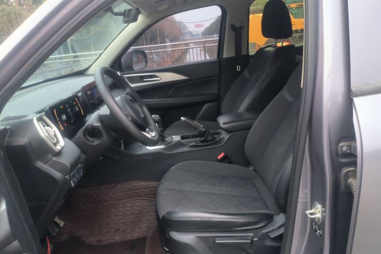 Used Great Wall King Kong Poer 2022 2.0T Manual Diesel Two-Wheel Drive Elite Version with Long Bed GW4D20M Left Front Seat