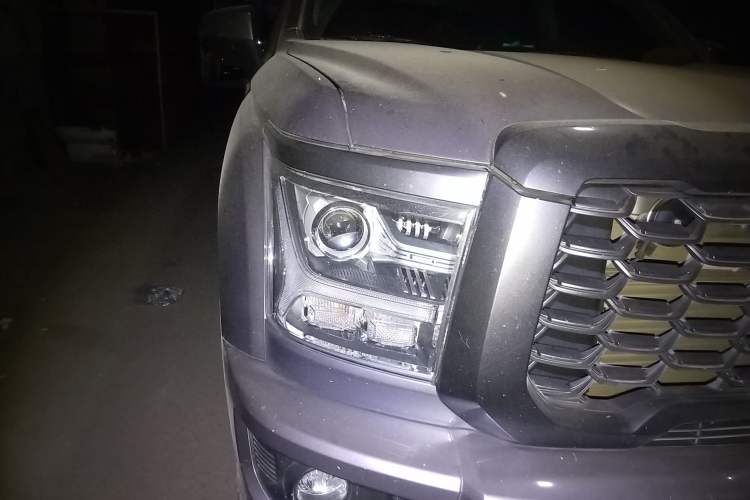 Used Great Wall King Kong Poer 2022 2.0T Manual Diesel Two-Wheel Drive Elite Version with Long Bed GW4D20M Right Front Headlight