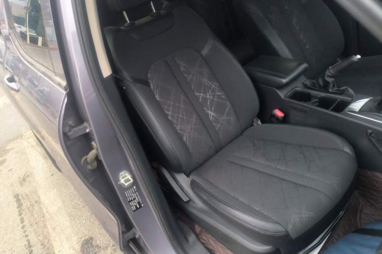 Used Great Wall King Kong Poer 2022 2.0T Manual Diesel Two-Wheel Drive Elite Version with Long Bed GW4D20M Right Front Seat
