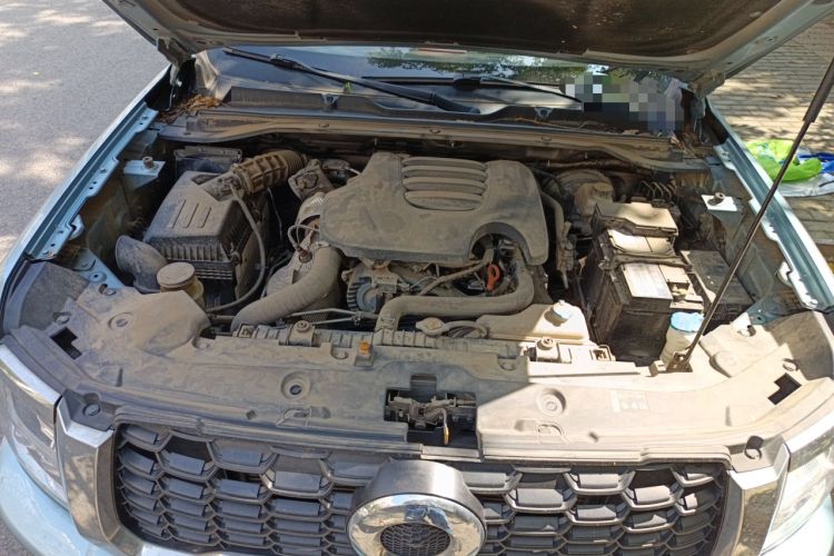 Used Great Wall King Kong Poer 2022 2.0T Manual Diesel Two-Wheel Drive Elite Version with Long Bed GW4D20M Engine Bay