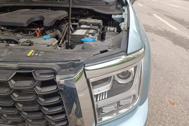 Used Great Wall King Kong Poer 2022 2.0T Manual Diesel Two-Wheel Drive Navigation Version with Long Bed – GW4D20M Engine Bay Left