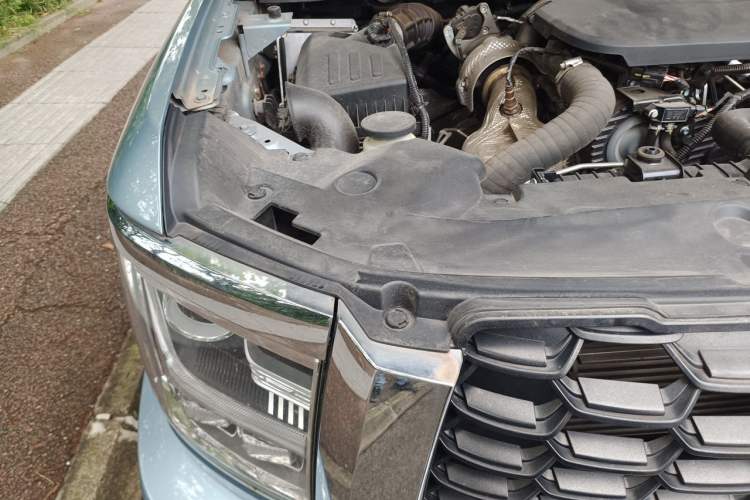 Used Great Wall King Kong Poer 2022 2.0T Manual Diesel Two-Wheel Drive Navigation Version with Long Bed – GW4D20M Engine Bay Right