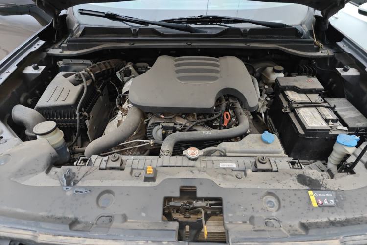 Used Great Wall King Kong Poer 2022 2.0T Manual Diesel Two-Wheel Drive Elite Version with Long Bed GW4D20M Engine Bay