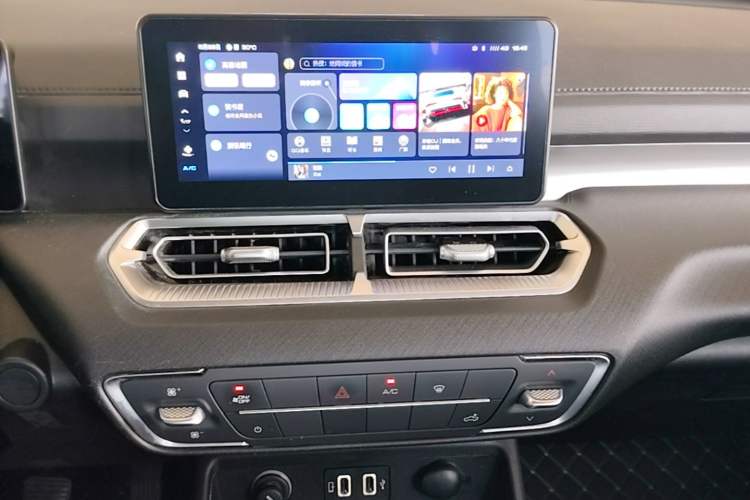 Used Great Wall King Kong Poer 2022 2.0T Manual Gasoline Two-Wheel-Drive Elite Version with Long Bed – GW4C20B Audio And AC Panel